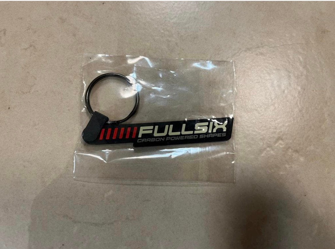 Fullsix motor sleutelhanger 7cm nieuw, Verzamelen, Sleutelhangers, Ophalen of Verzenden, Nieuw, Merk