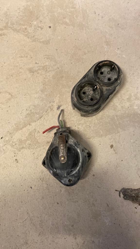 Jaren 60 schakelaar en stopcontatact (bakeliet?), Ophalen of Verzenden, Zo goed als nieuw, Schakelaar