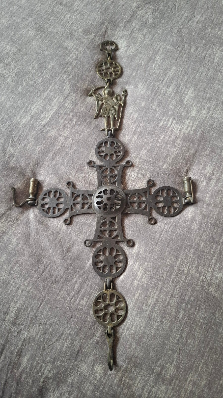 Antiek bronzen kruis met engel en kandelaars, Ophalen of Verzenden