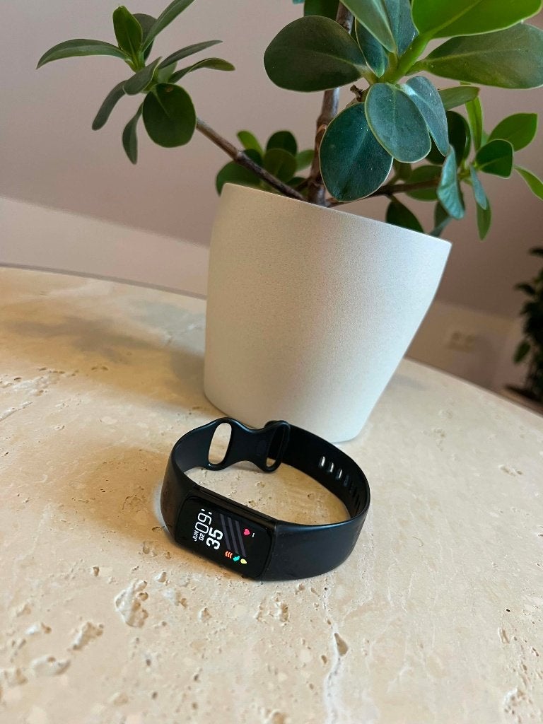 Fitbit Charge 6 Zwart – garantie tot 18-04-2027 + oplader, Ophalen, Zwart, Zo goed als nieuw, Fitbit