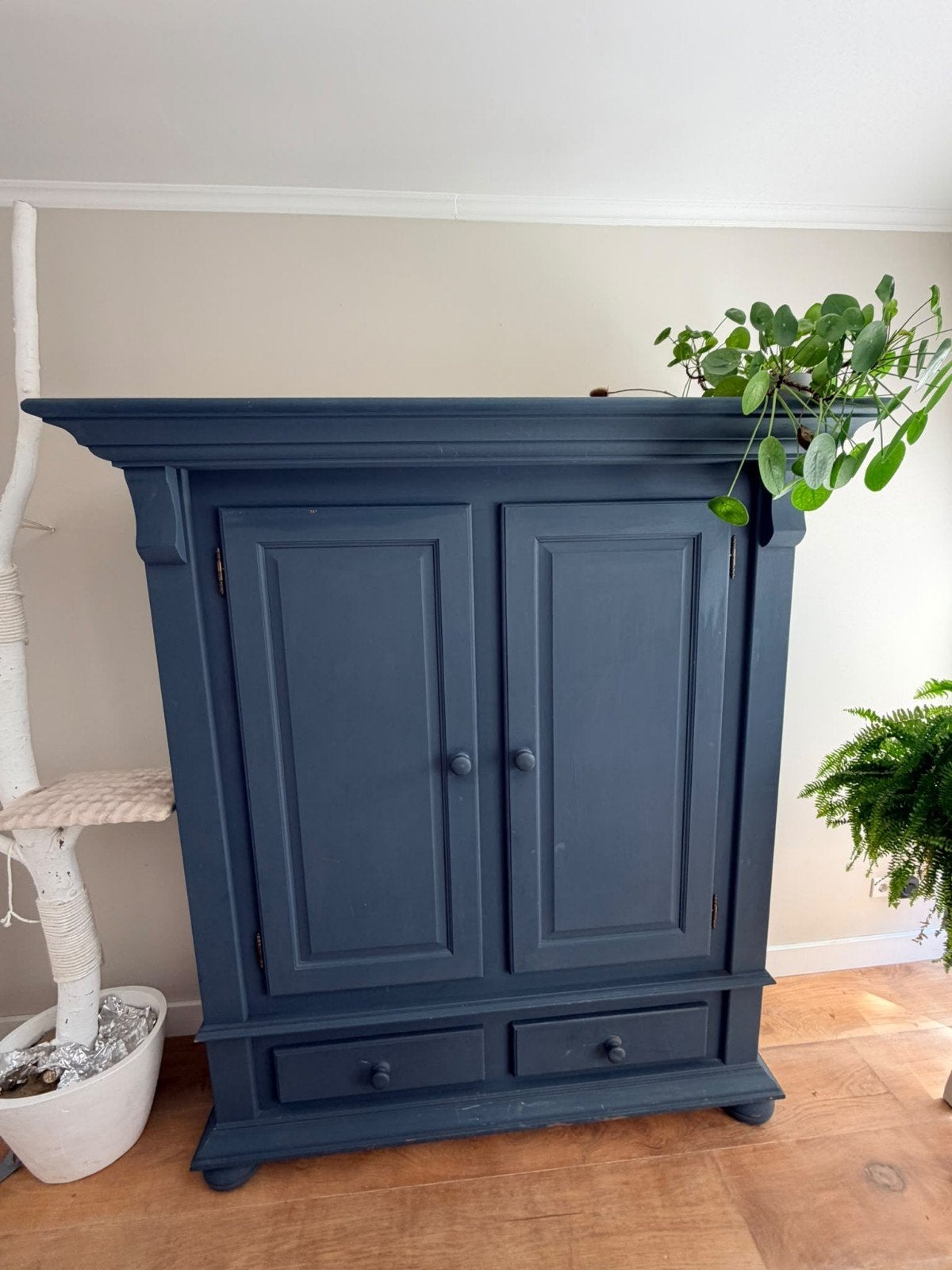 Donkerblauwe houten kast met veel bergruimte, Antiek en Kunst, Ophalen