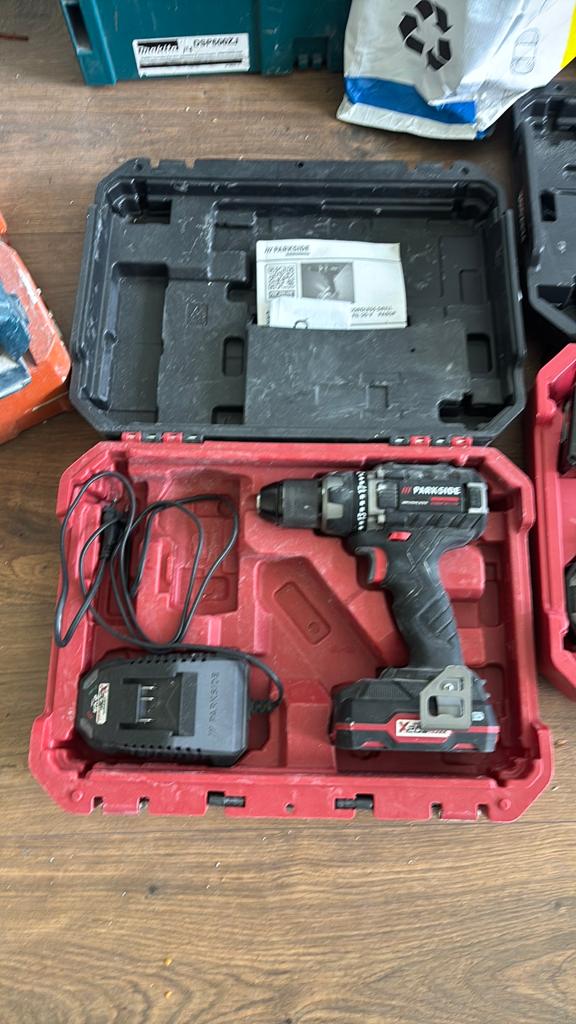 Accu boormachine en een recipro zaag oplader en een accu, Ophalen of Verzenden
