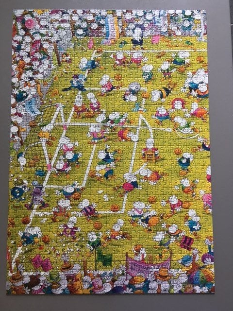 Mordillo puzzels (1000): Crazy football en/of Football World, Ophalen of Verzenden, 500 t/m 1500 stukjes, Zo goed als nieuw, Legpuzzel