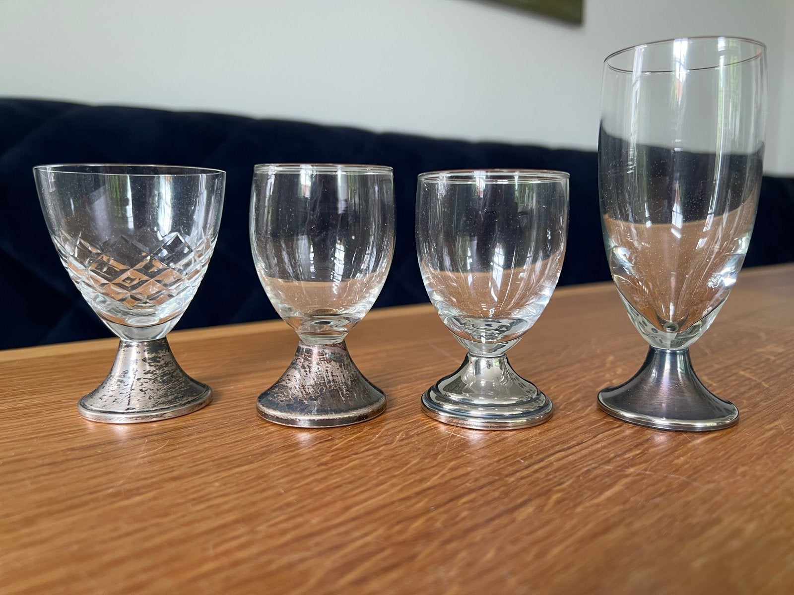 Set van 4 vintage borrelglaasjes met verzilverde voet, Antiek en Kunst, Ophalen of Verzenden