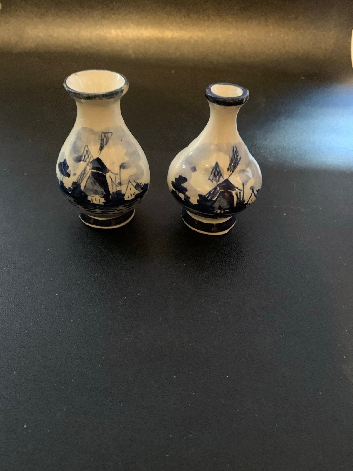 Set van 2 Delfts Blauwe Mini Vaasjes met Molens, Antiek en Kunst, Ophalen of Verzenden