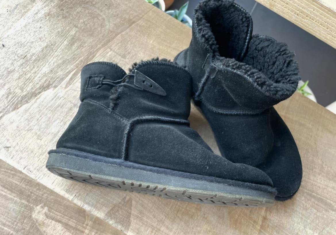 Comfortabele UGG-achtige leren suede laarzen maat 38, Kleding | Dames, Schoenen, Ophalen of Verzenden, Zo goed als nieuw, Zwart