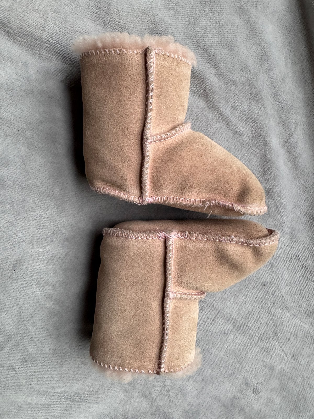 Roze UGG baby slofjes - Maat S, Gebruikt, Meisje, Ophalen of Verzenden, Laarzen