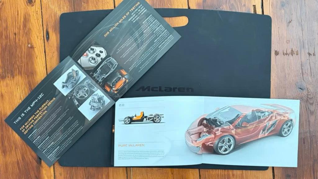 McLaren MP4-12C introductie pers tas + tekening / 2 boekjes, Onbekend, Ophalen of Verzenden, Zo goed als nieuw, Overige merken
