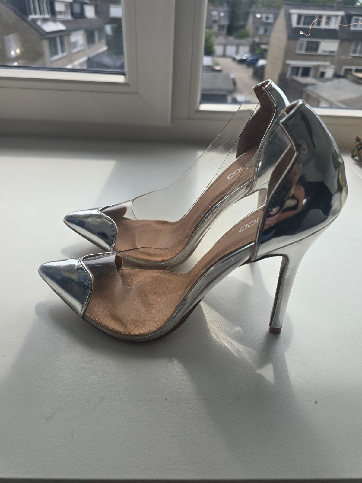 Nieuwe zilveren Boohoo pumps met transparante details, mt 38, Pumps, Overige kleuren, Boohoo, Nieuw