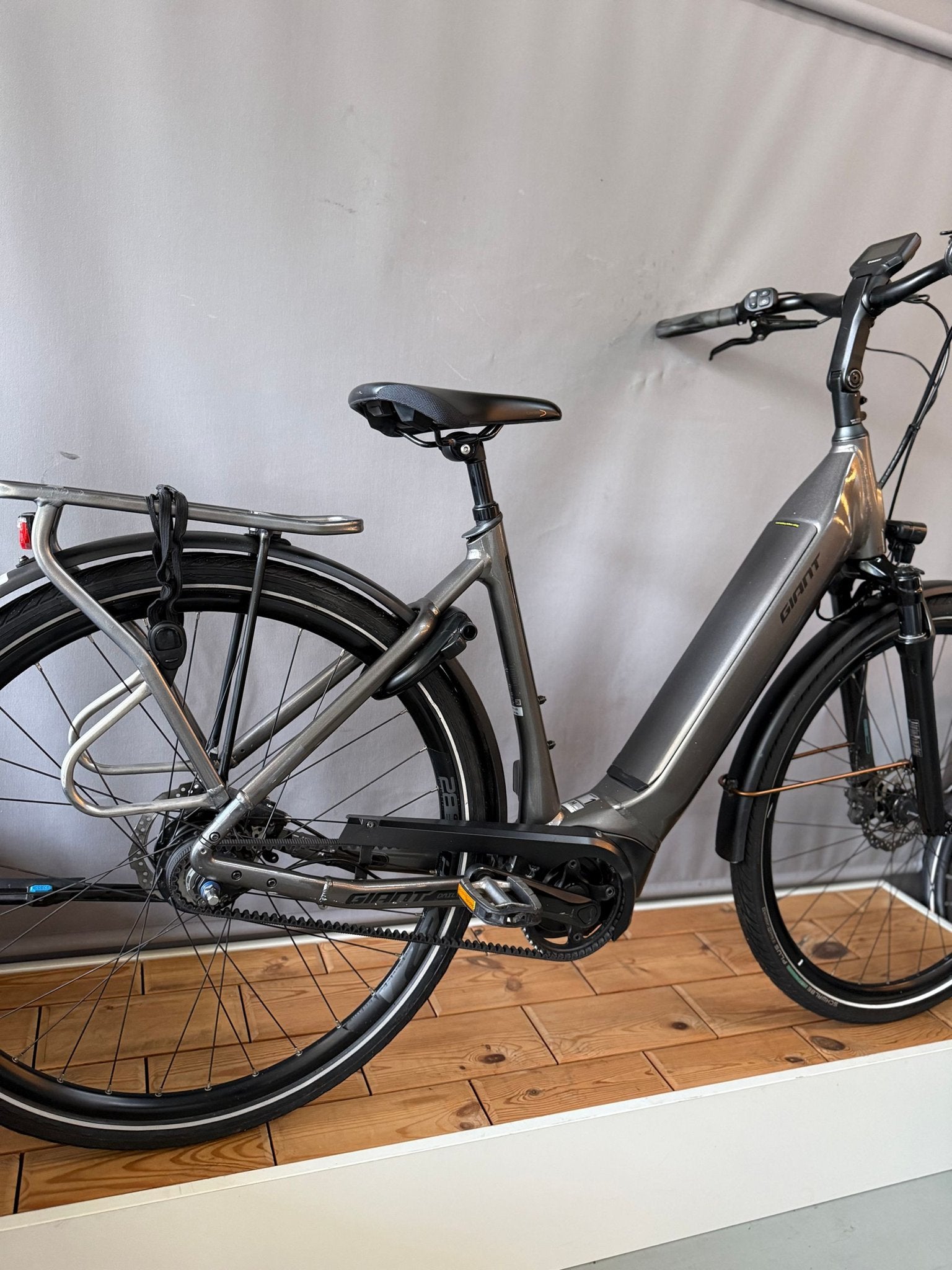 Foto 2 van Elektrische fiets GIANT Dailytour E+ Belt