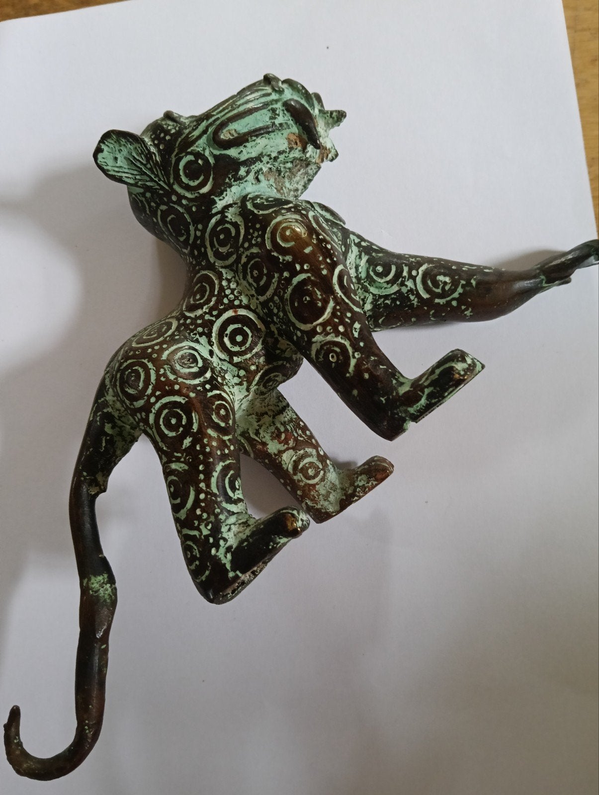 Bronzen luipaard beeldje met patina, Minder dan 20 cm, Ophalen of Verzenden, Beeld, Bruin