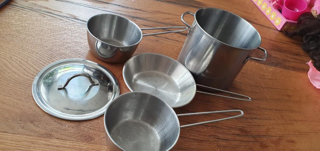Ijzeren pannenset voor in de kinderkeuken, Kinderen en Baby's, Speelgoed | Speelkeukens, Ophalen of Verzenden, Zo goed als nieuw