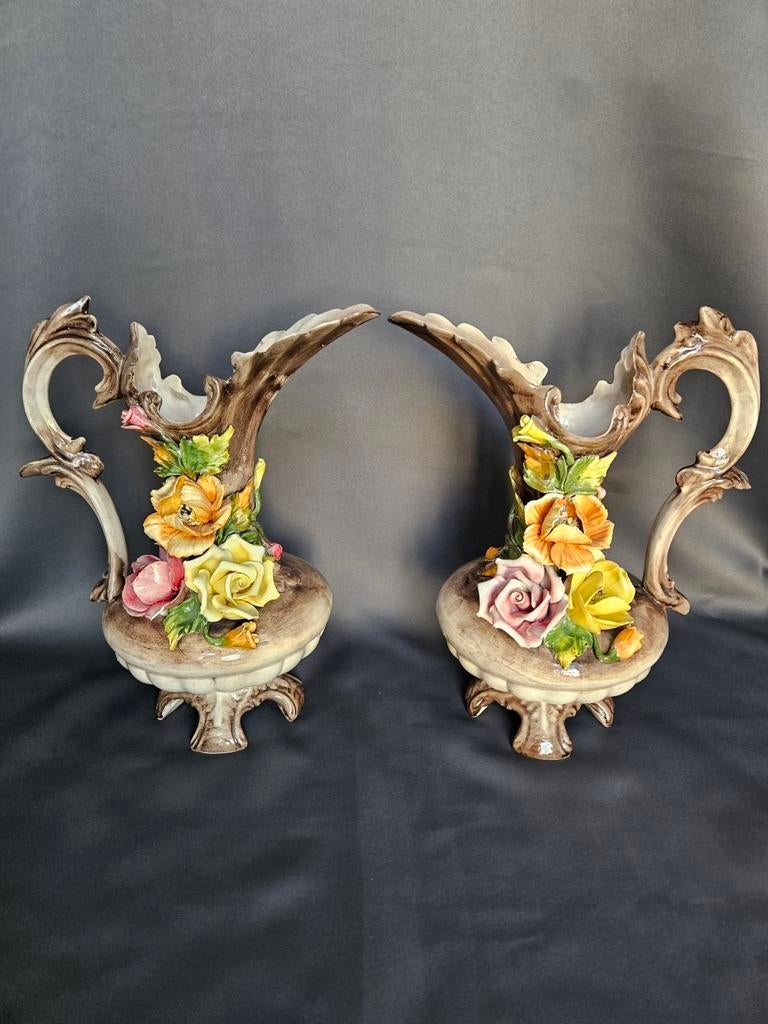 Set van 2 Vintage Italiaanse Capodimonte Vazen met Bloemen, Antiek en Kunst, Antiek | Vazen, Ophalen of Verzenden