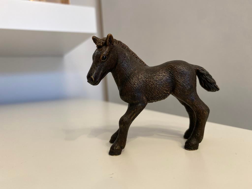 Schleich Camargue Veulen ~ 13628, Verzamelen, Dierenverzamelingen, Ophalen of Verzenden, Paard, Beeldje of Figuurtje