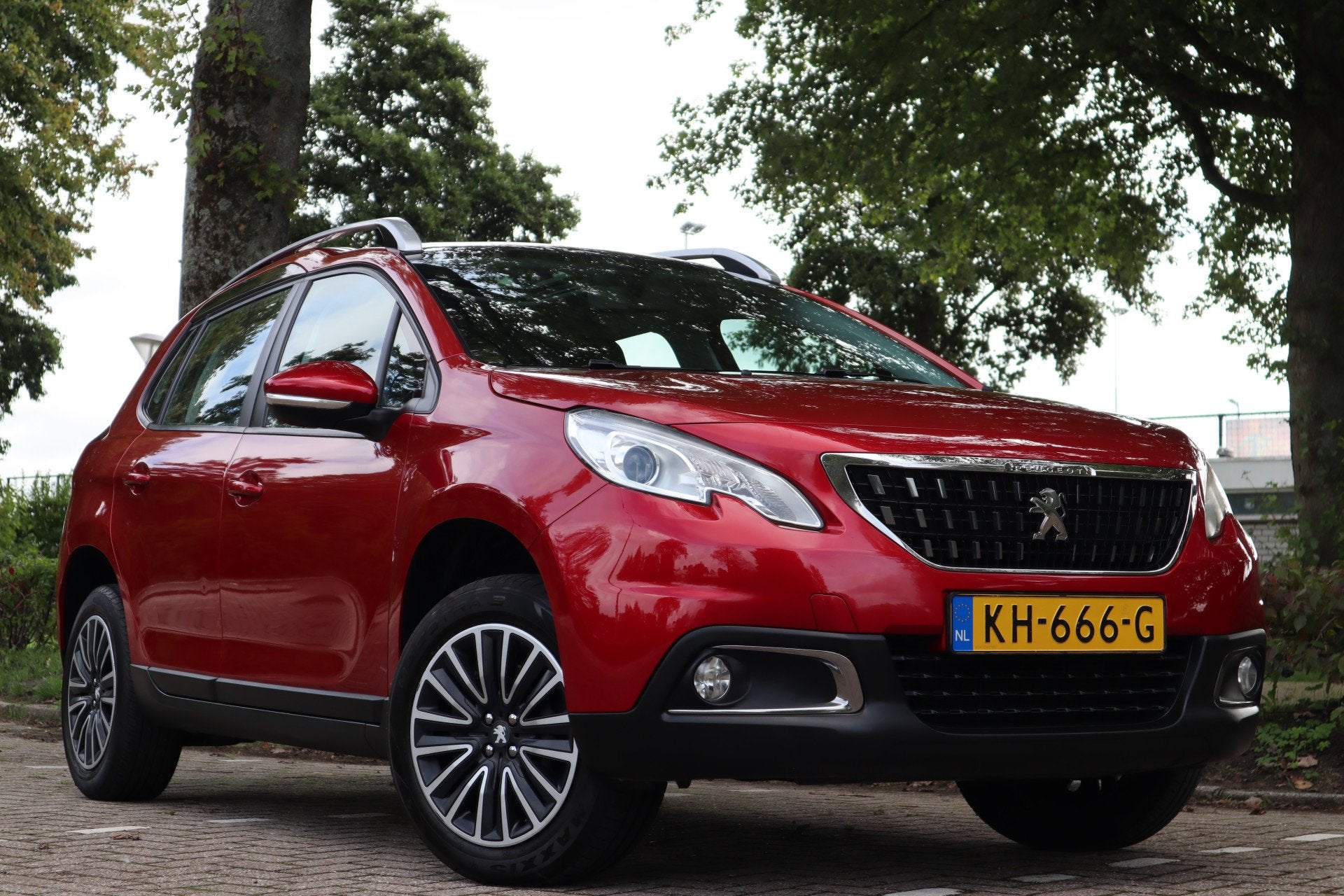 Peugeot 2008 1.2 PureTech Blue Lion | Panoramadak | Trekhaak, Voorwielaandrijving, Euro 6, 23 km/l, Origineel Nederlands