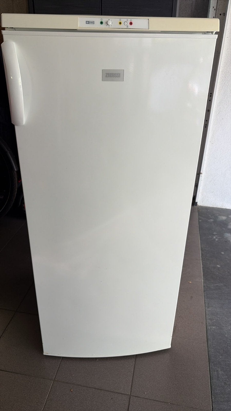 Diepvrieskast, Witgoed en Apparatuur, Vriezers en Diepvrieskisten, Ophalen, Zo goed als nieuw, Minder dan 60 cm