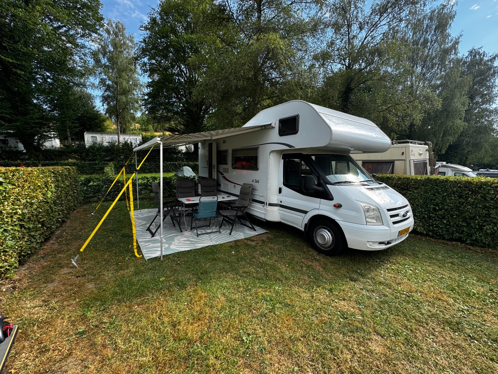 Ford carado a366 familie camper 2.4 stapelbed airco, Caravans en Kamperen, Campers, Integraal, Reservewiel, Ford, Treinzit