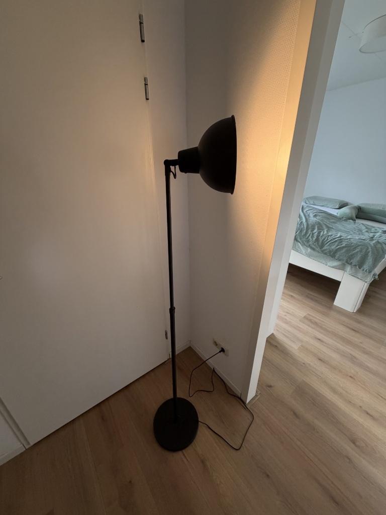 Zwarte staande lamp Skurup ikea, Ophalen, Gebruikt, 150 tot 200 cm