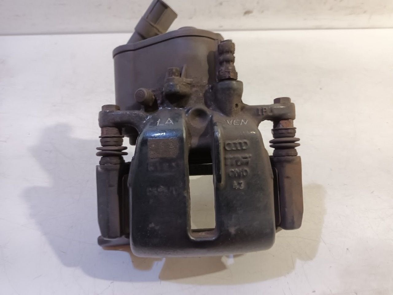 Remklauw links achter Audi S6, Onderdelen@venauto.nl, Van der Ven Autorecycling B.V., Gebruikt, Ettenseweg 76, 4706 PB Roosendaal, The Netherlands