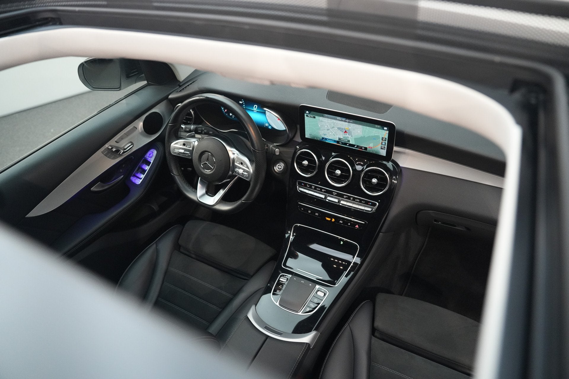 Mercedes-Benz GLC 300e 4MATIC AMG  20" LM  PANO  ME, Automaat, 12 maanden, Gebruikt, Zwart