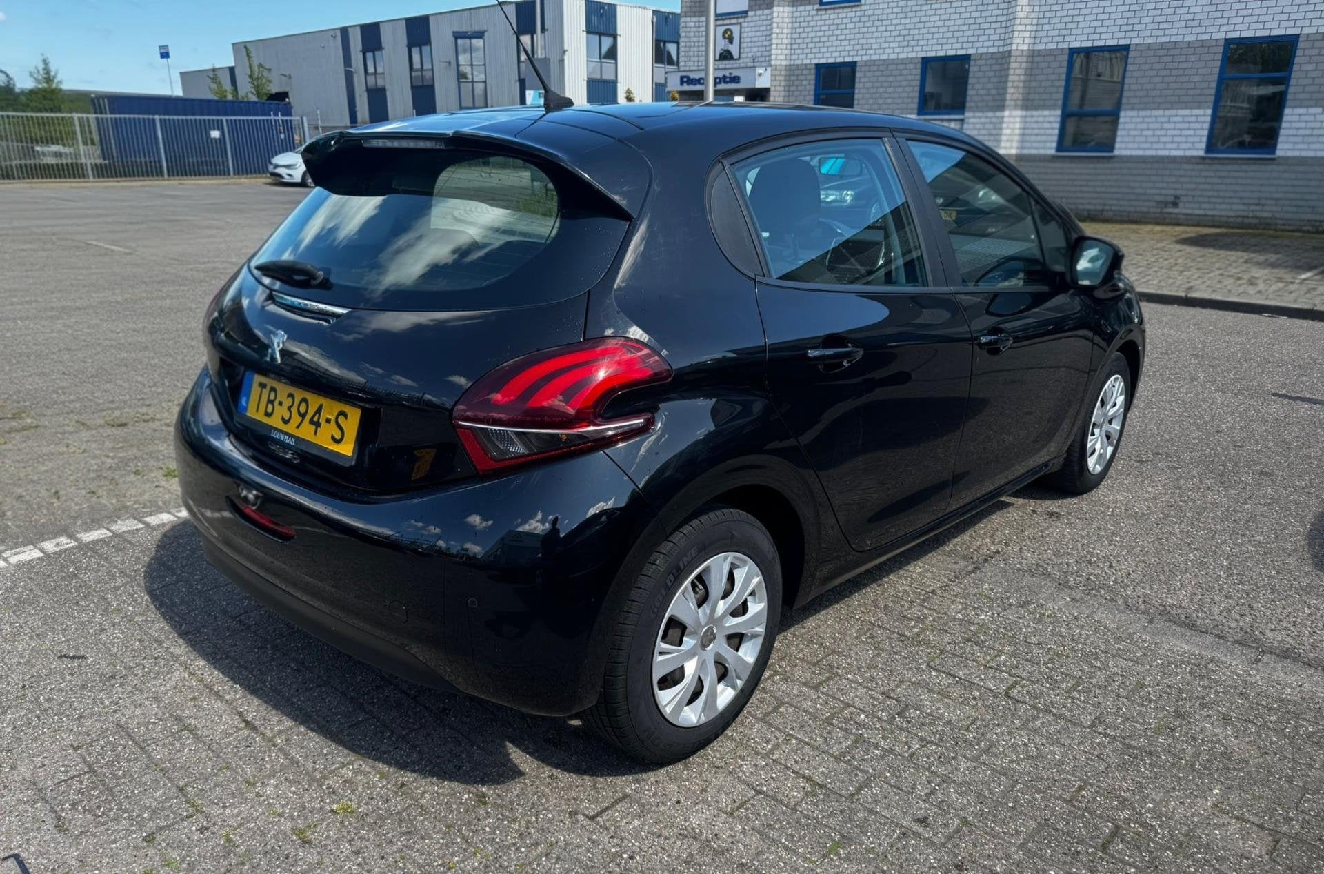 Peugeot 208 1.2 PureTech Blue Lion, Voorwielaandrijving, Dealer onderhouden, Stof, Gebruikt
