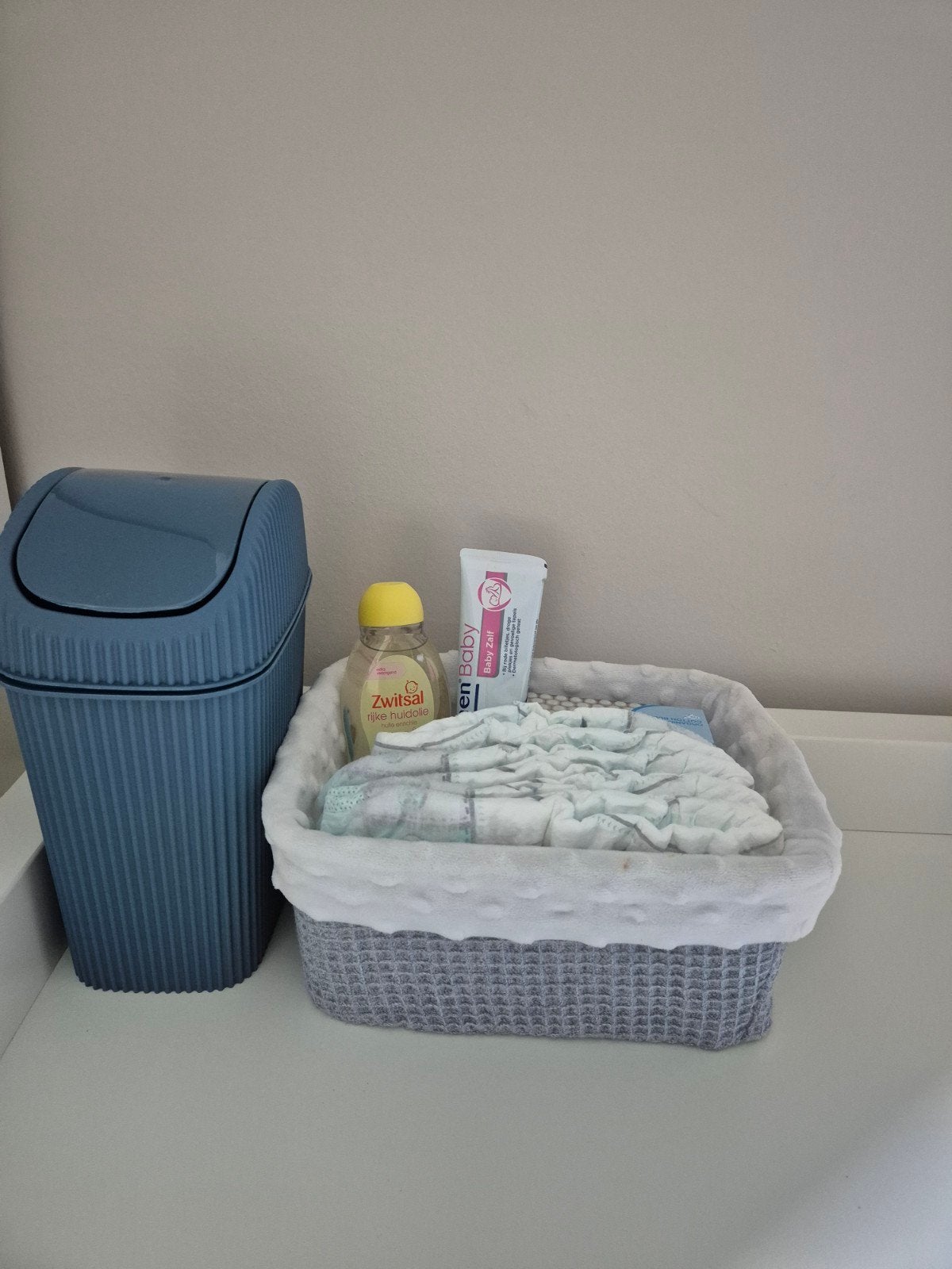 Blauw prullenbakje en commodemandje voor babykamer, Ophalen of Verzenden