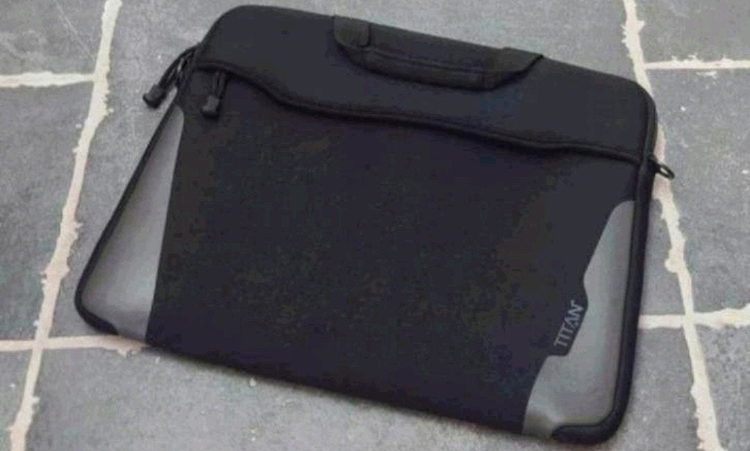 Titan Laptopsleeve / Laptoptas (19,6 inch laptop) NIEUW!, 17 inch of meer, Nieuw, Ophalen of Verzenden, Laptophoes