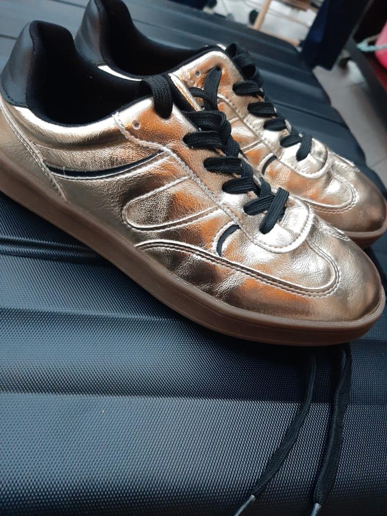 Gouden schoenen., Overige kleuren, Ophalen of Verzenden, Sneakers of Gympen, Zo goed als nieuw