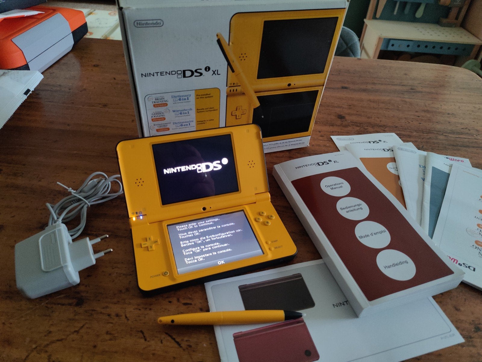 Nintendo DSi XL -Geel- Nieuwstaat,Compleet met doos, Spelcomputers en Games, Ophalen, Dsi XL, Geel, Zo goed als nieuw