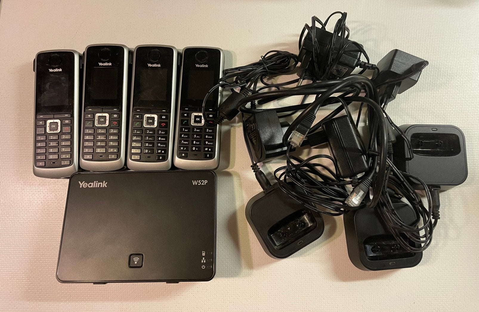Yealink W52P DECT IP-tel set 4st+basis KOOPJE €15, Telecommunicatie, Datacommunicatie en VoIP, Verzenden, Zo goed als nieuw, Telefoon