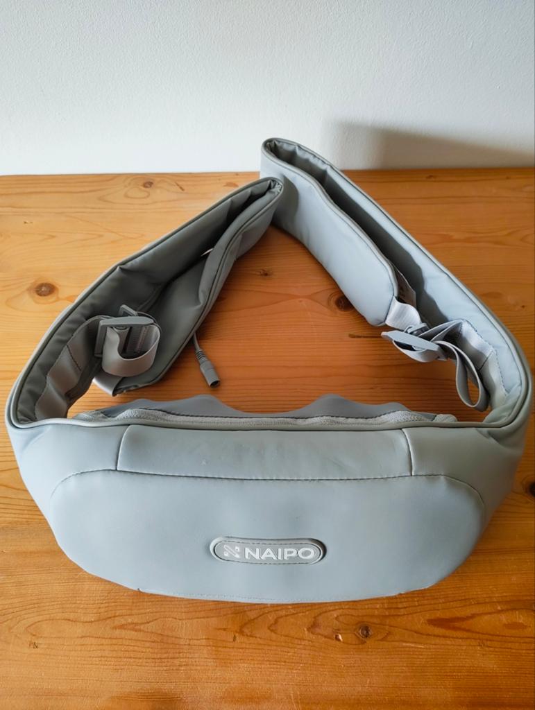Naipo Nek- en Schoudermassageapparaat 220V/12V met tas, Sport en Fitness, Massageproducten, Ophalen of Verzenden, Zo goed als nieuw