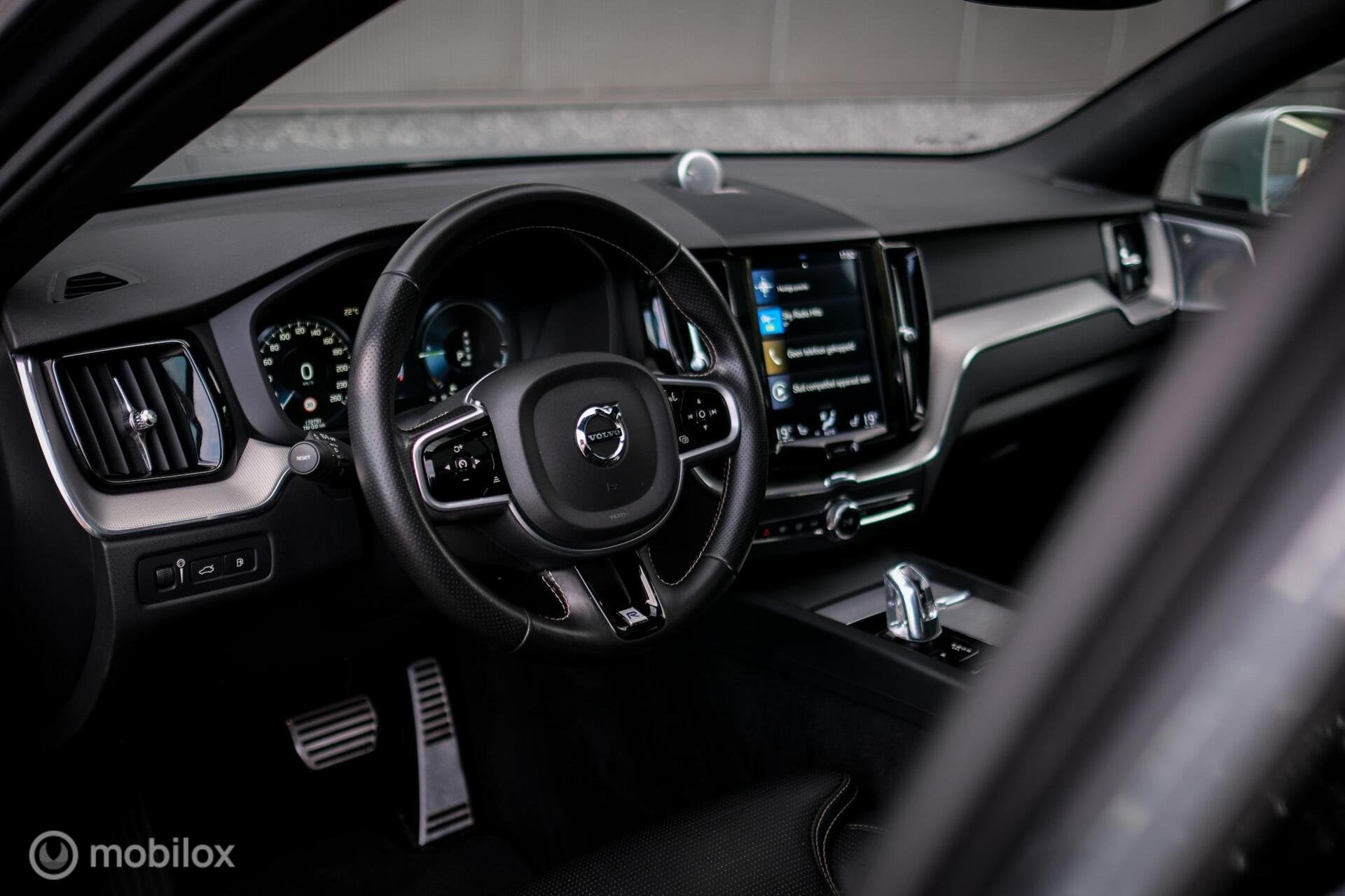 Volvo XC60 2.0 T8 Twin Engine AWD R-Design | B&W audio | Tre, Auto's, Automaat, 389 pk, Gebruikt, 1969 cc