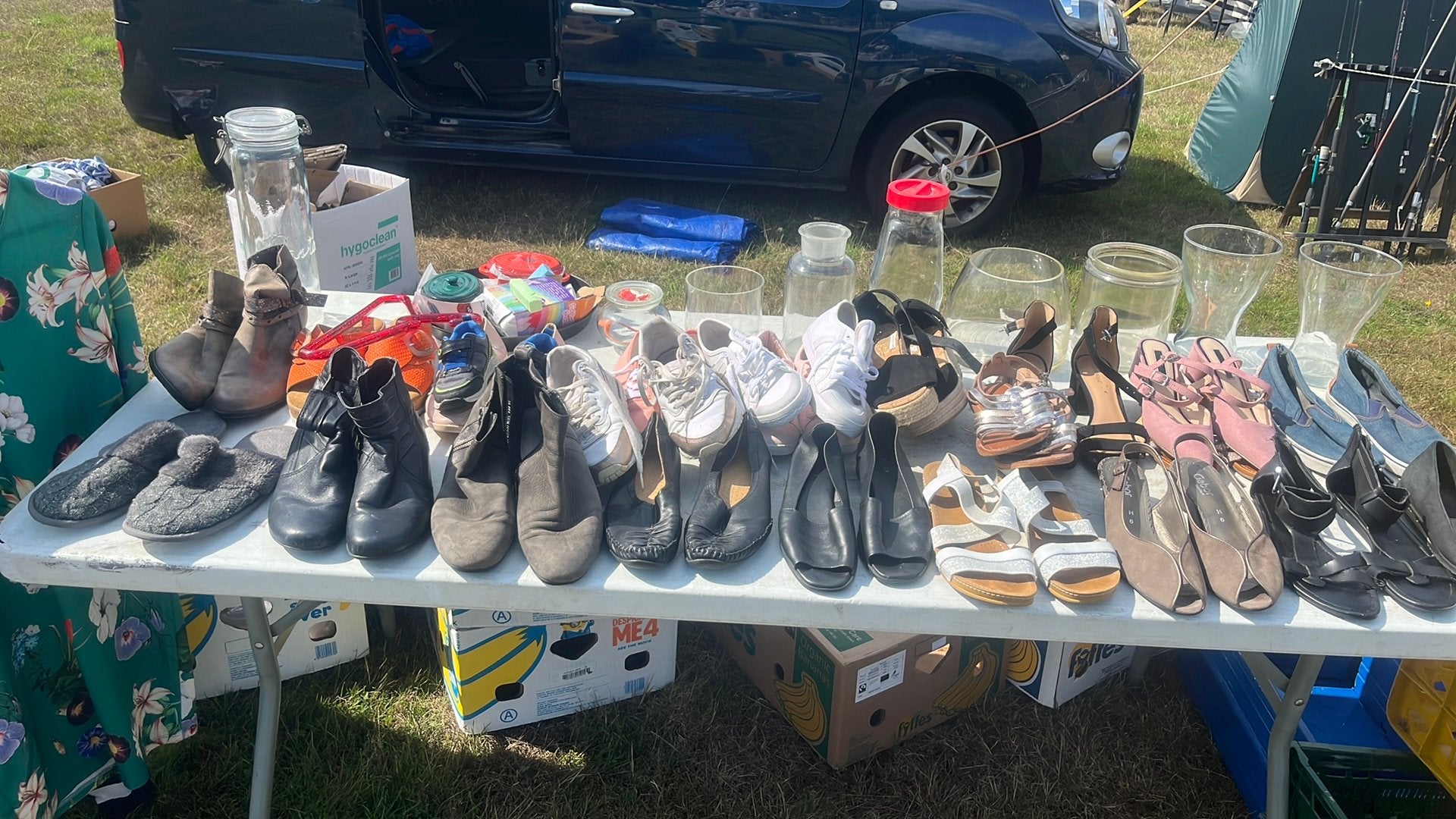 Partij rommelmarkt spullen vandaag ophalen in herpen, Ophalen