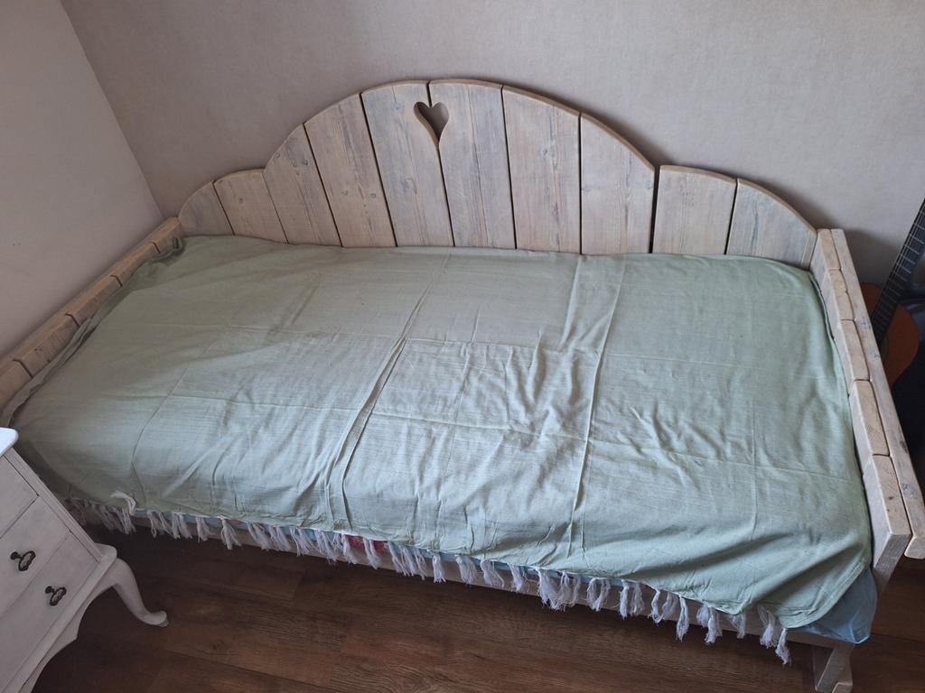 Prachtige steigerhouten bedbank, Huizen en Kamers, Kamers te huur