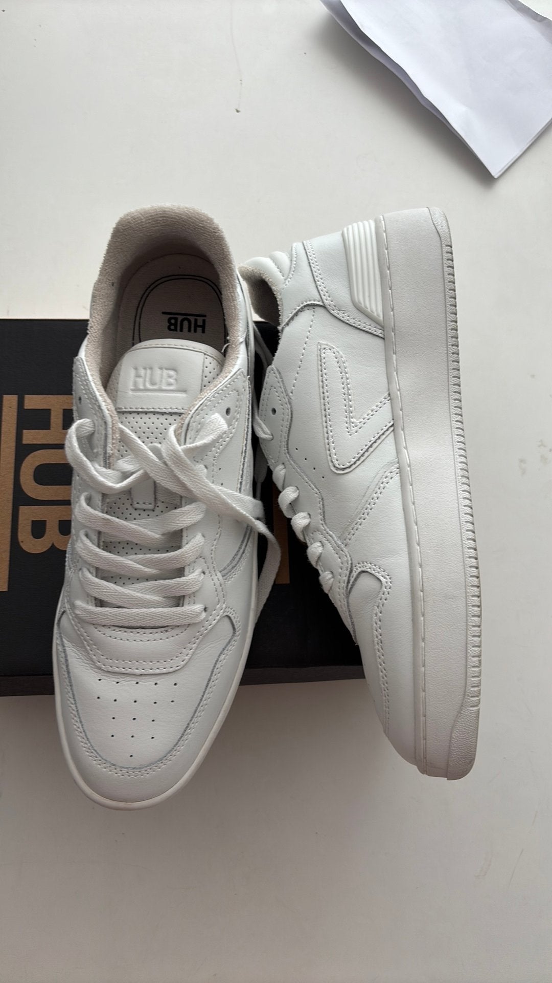 HUB sneakers wit maat 42, Ophalen of Verzenden, Zo goed als nieuw, Wit, Sneakers of Gympen