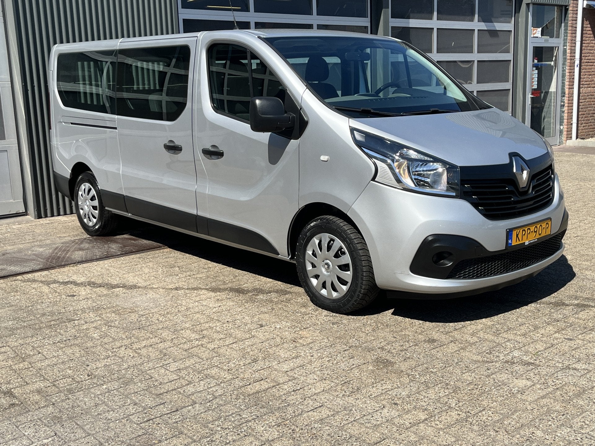 Renault Trafic Passenger 1.6 dCi 122pk Grand Intens Energy A, Auto's, Stof, Gebruikt, 2000 kg, 122 pk