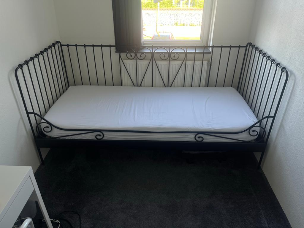 Zwart metalen bedframe 90x200 cm IKEA, Huis en Inrichting, Slaapkamer | Bedden, Ophalen, Gebruikt, 90 cm, Eenpersoons