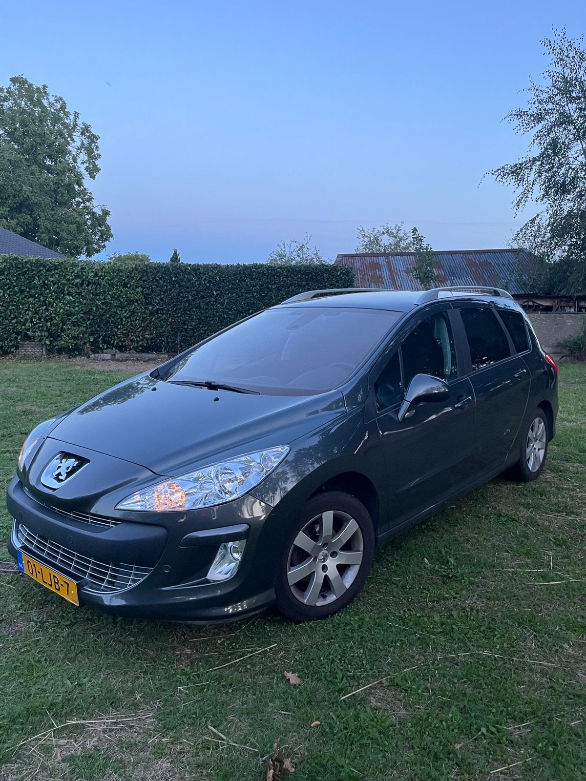 Peugeot 308 1.6 VTI 16V SW 7P 2010 Grijs nieuwe apk, Auto's, Voorwielaandrijving, 15 km/l, 4 cilinders, 7 stoelen