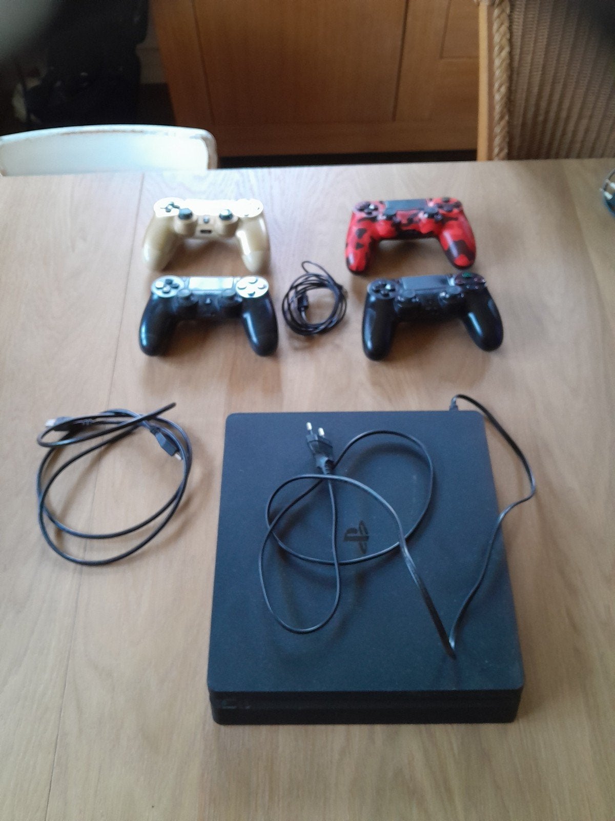 PlayStation 4 Slim met 4 controllers en games, Ophalen, Met 3 controllers of meer, Slim, 500 GB
