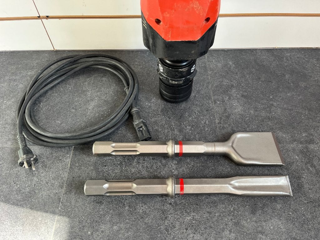 Foto 2 van Hilti TE 3000 - AVR Breekhamer Sloophamer + 2 Beitels