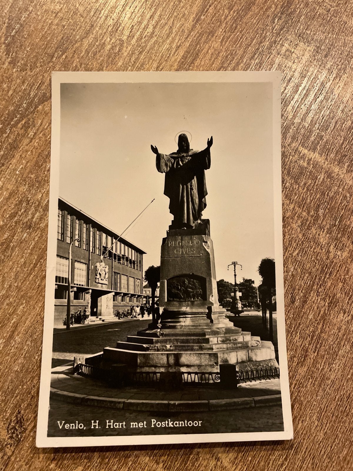 Oude ansichtkaart Venlo, H. Hart met Postkantoor (1951), Ophalen of Verzenden, 1940 tot 1960, Gelopen, Limburg