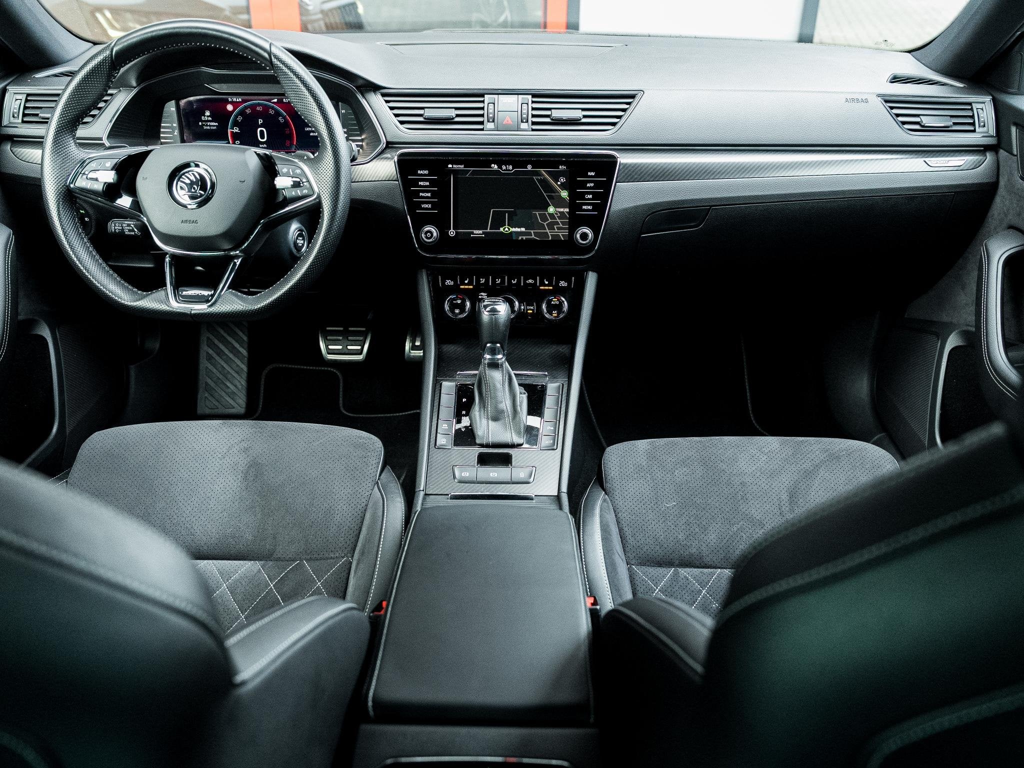 Skoda Superb Combi 1.5 TSI ACT Limited Sportline | Trekhaak, Auto's, 12 maanden, 4 cilinders, Leder en Stof, Origineel Nederlands