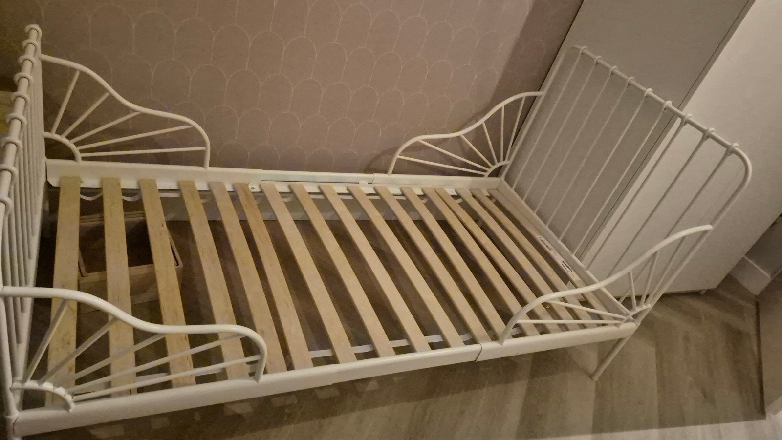 IKEA Minnen uitschuifbaar kinderbed - Wit, Huis en Inrichting, Ophalen, Verstelbaar, Eenpersoons, Wit