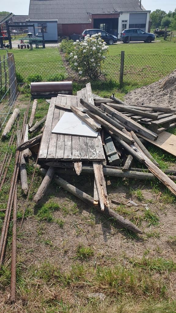 Gratis kachelhout en brandhout, Tuin en Terras, Minder dan 3 m³, Ophalen, Overige houtsoorten, Blokken