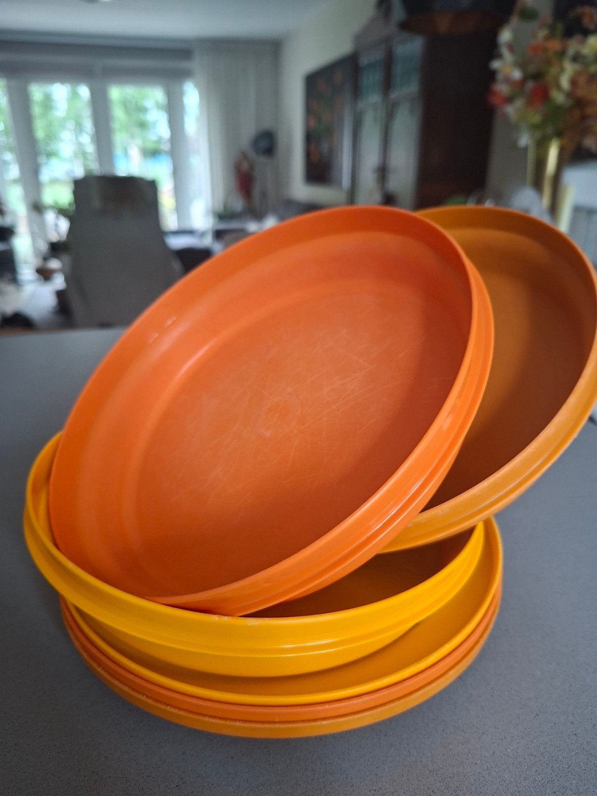 Tupperware borden met deksel, Huis en Inrichting, Gebruikt, Schaal, Stapelbaar, Oranje