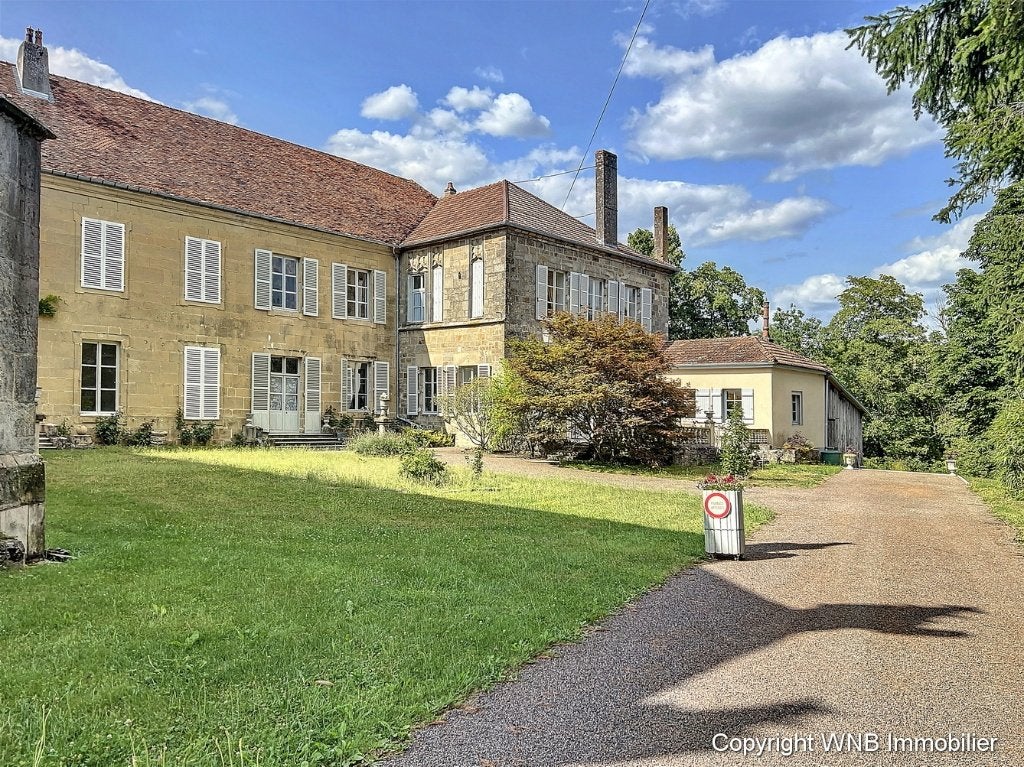 Deel Frans chateau in Chauvirey-le-Chatel/Haute Saone, Chauvirey-le-Chatel, 8 kamers, Dorp, Overige soorten