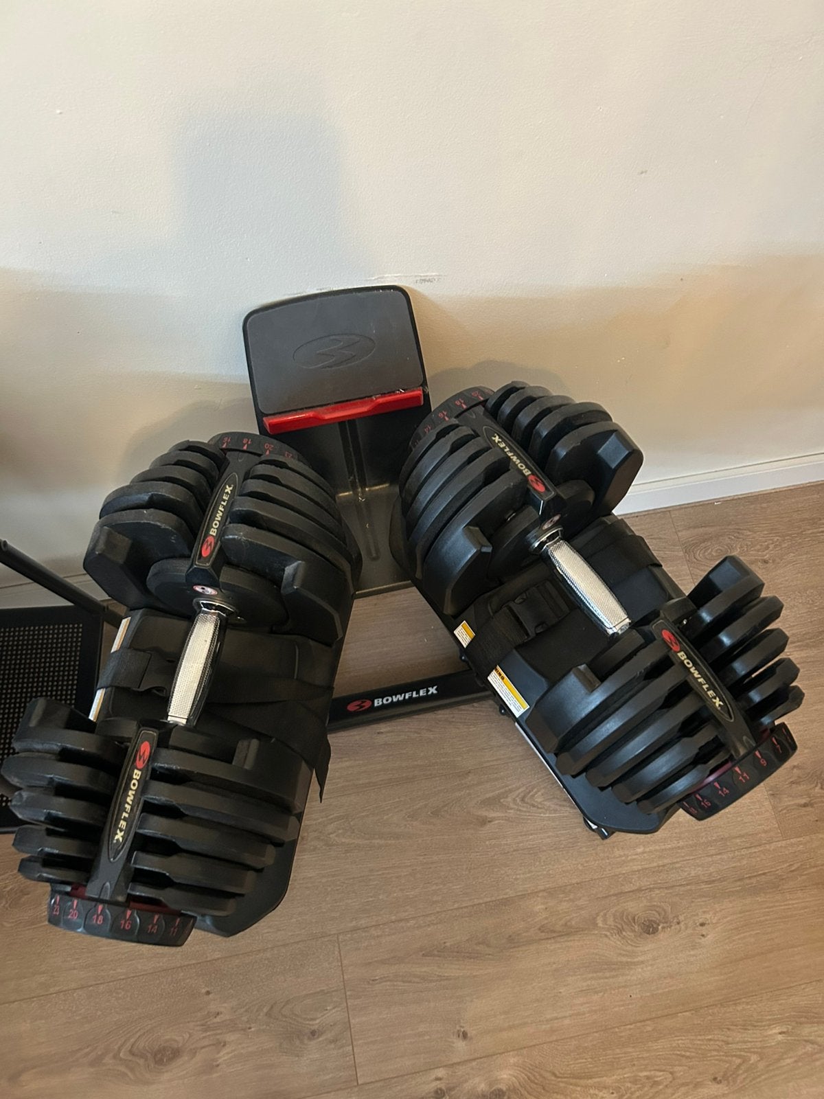 Bowflex SelectTech 2-40kg Halterset + Standaard, Sport en Fitness, Fitnessmaterialen, Zo goed als nieuw, Halterset, Armen, Benen