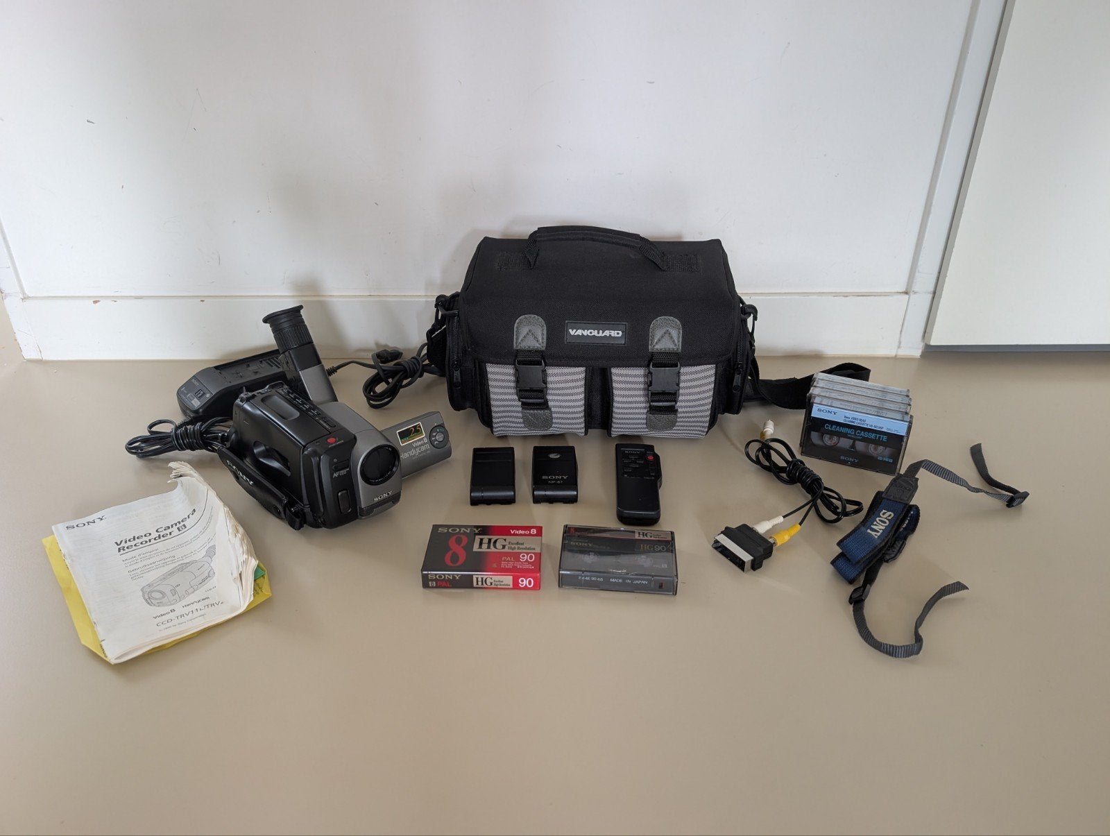 Sony Handycam Video8 CCD-TRV21E met accessoires, Audio, Tv en Foto, Videocamera's Analoog, Ophalen of Verzenden, 8mm, Camera