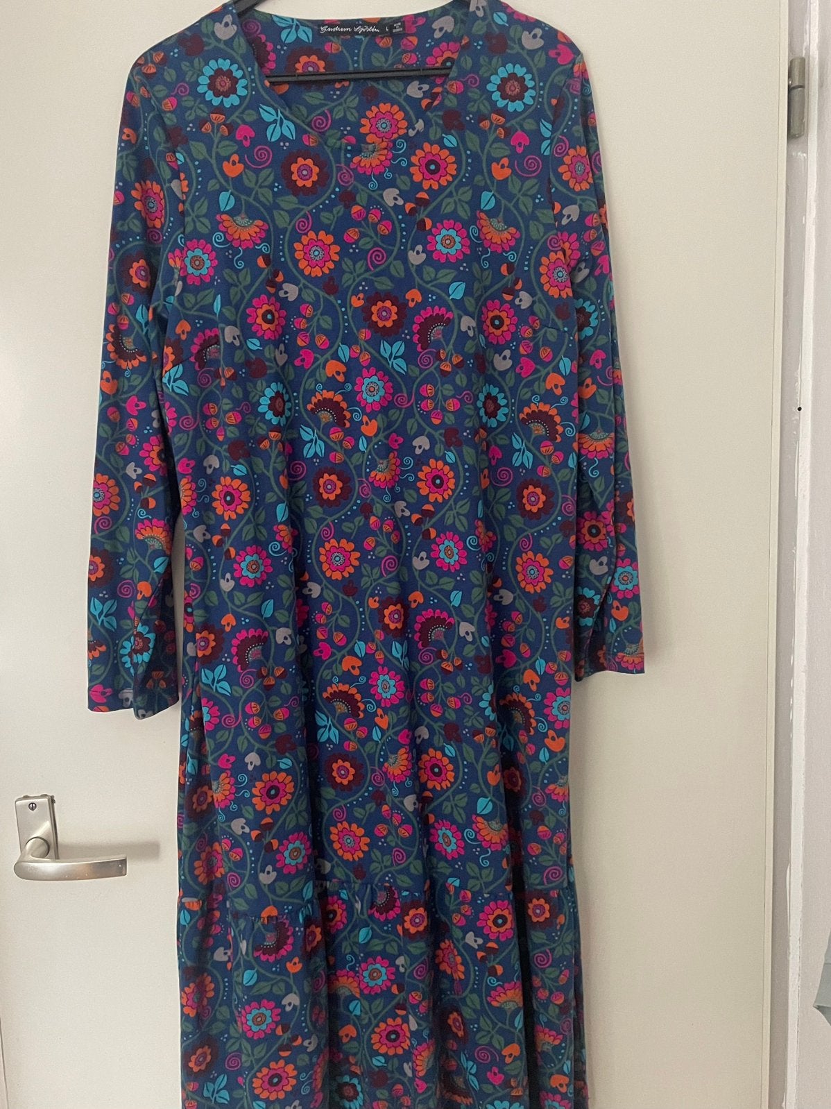 Feestelijk en kleurrijk deze Gudrun Sjoden jubileum jurk, L., Kleding | Dames, Verzenden, Zo goed als nieuw, Onder de knie