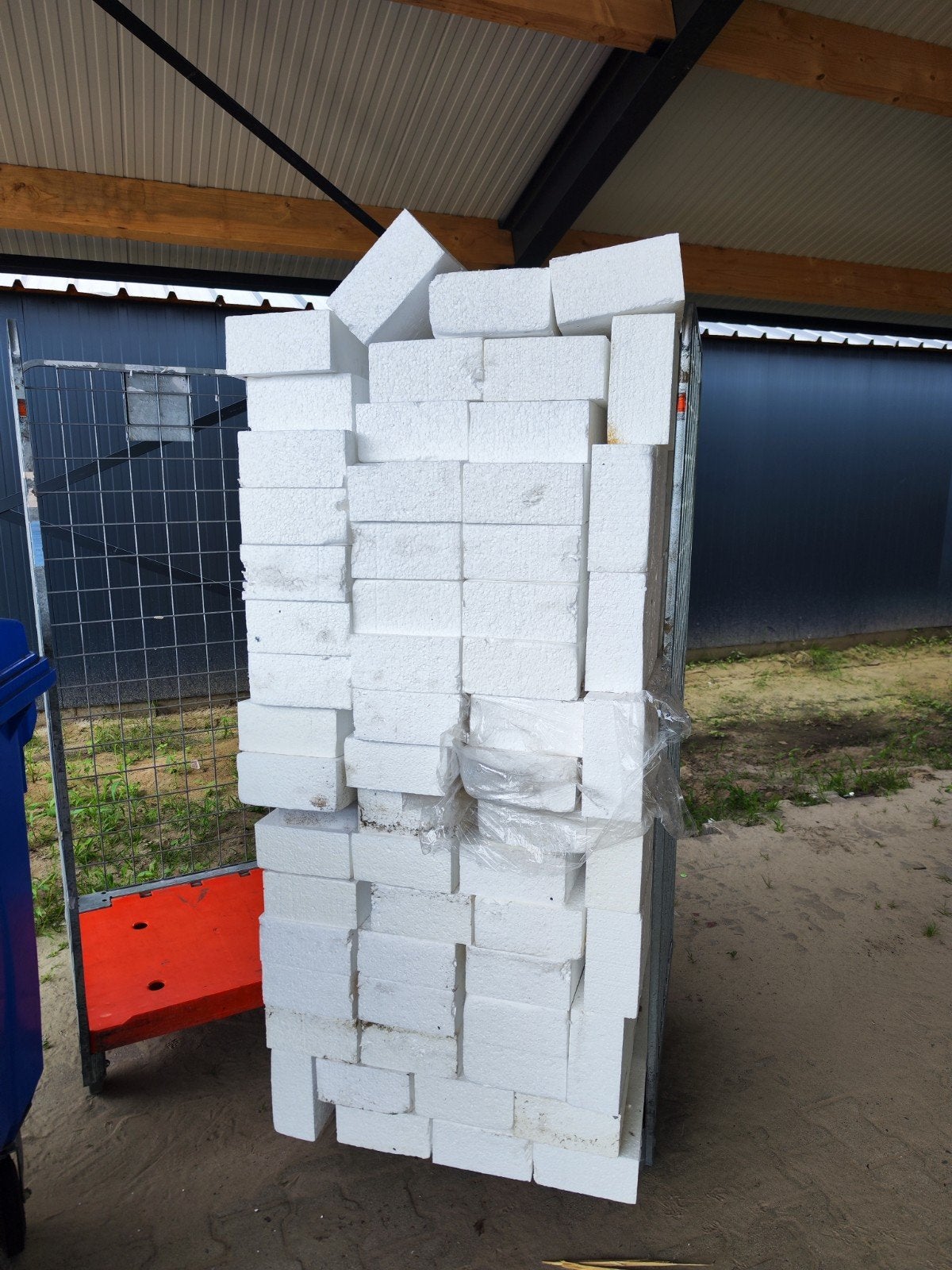 Piepschuim isolatie, Ophalen, Bakstenen
